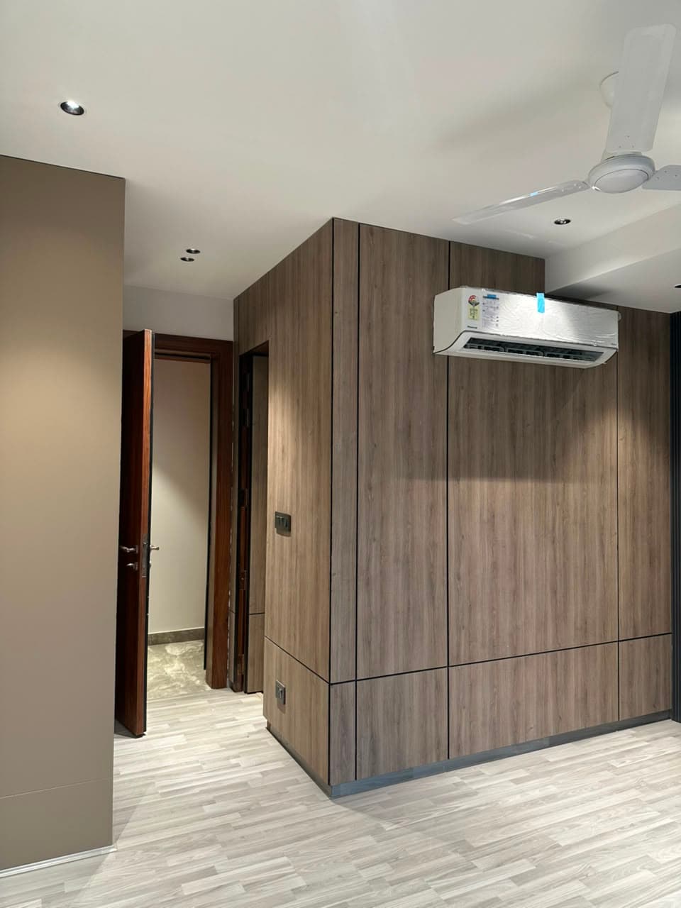 4 bhk brand New floor on rent south city 1
