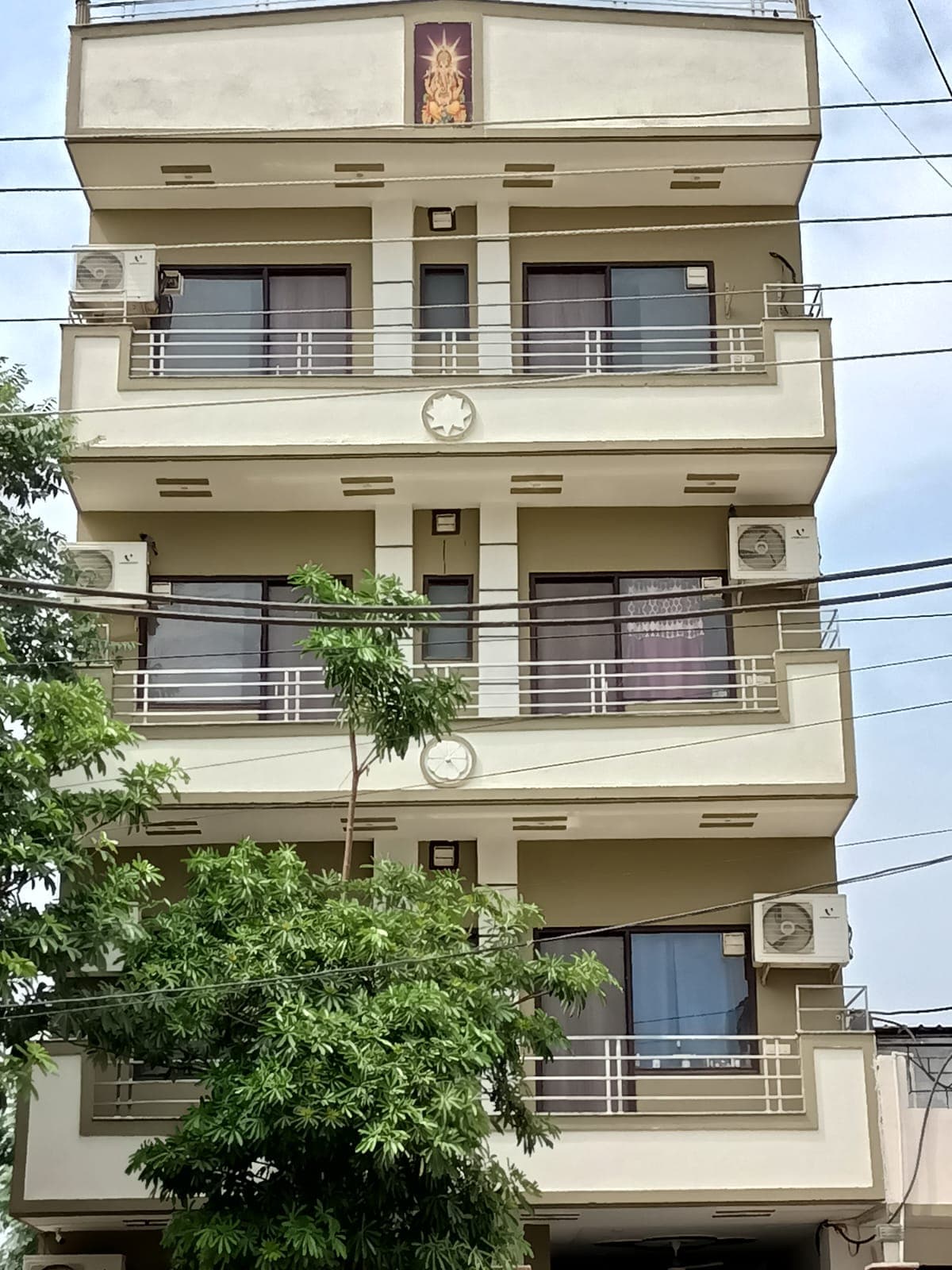 1 bhk Semi furnised builder available on rent