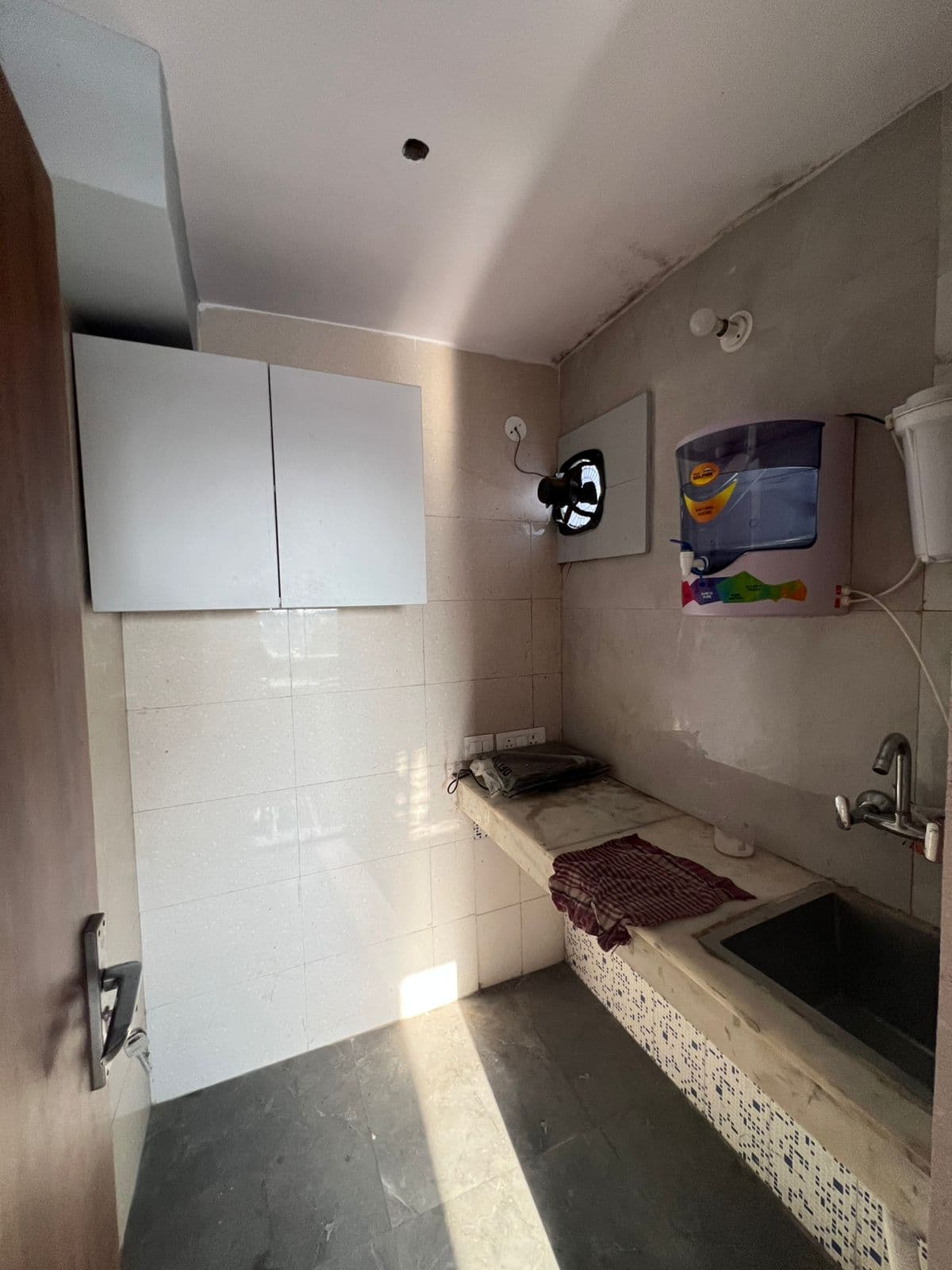 1 bhk Floor available on rent