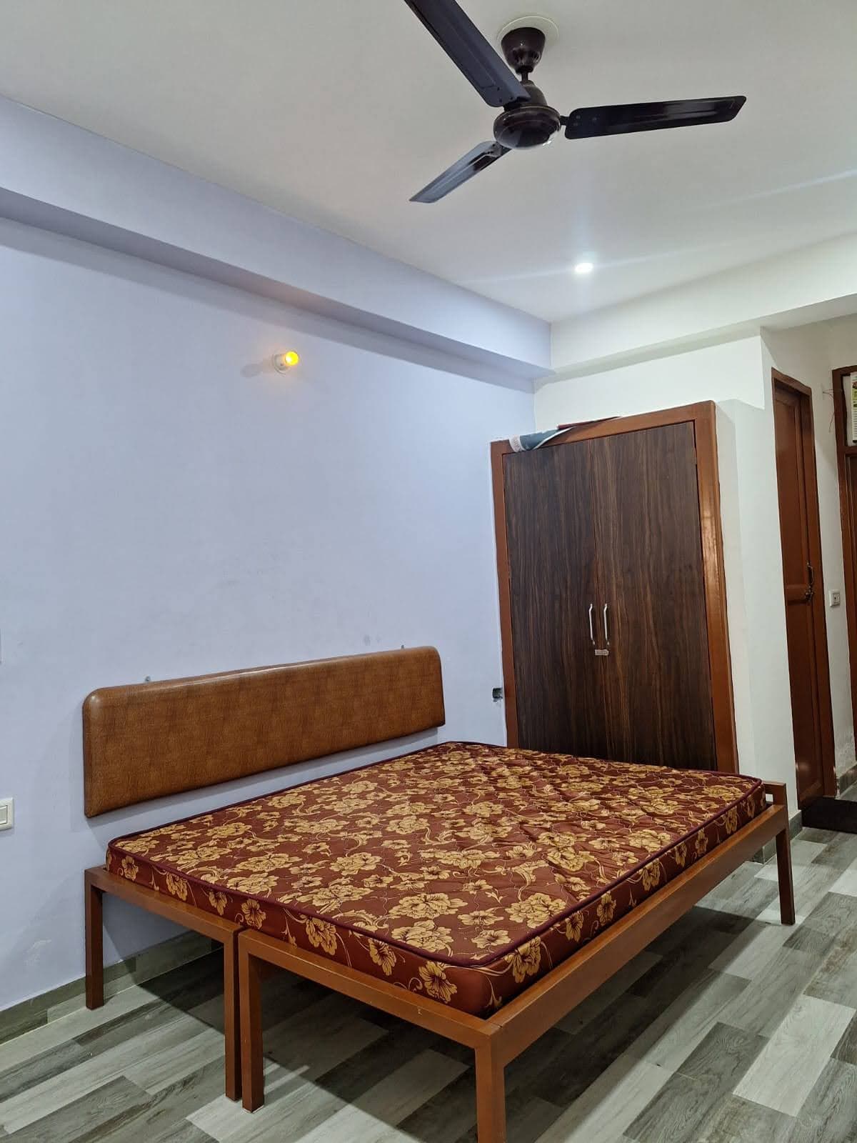 1Rk Furnished available on  Rent DLF Phase-4