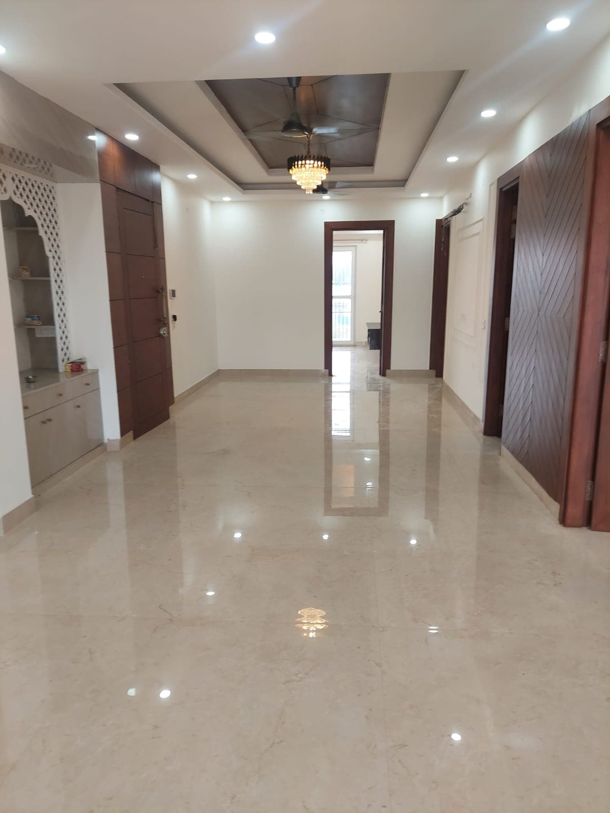 3BHK Semi furnished sector 52 on rent
