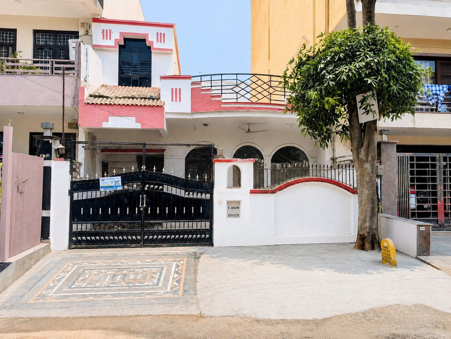 160sqyd Residential Old Builtup House on Sale Sector 23
