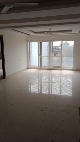 showroom-space-available-at-very-good-location-big-0